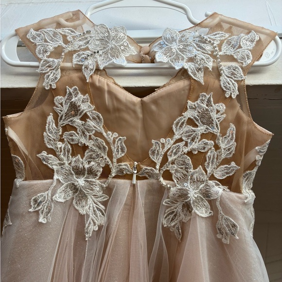 David's Bridal Cream Floral Lace Kids Dress size 2 - Picture 4 of 6